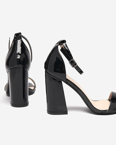 Sandales noires pour femmes sur le poteau par Whopso - Footwear