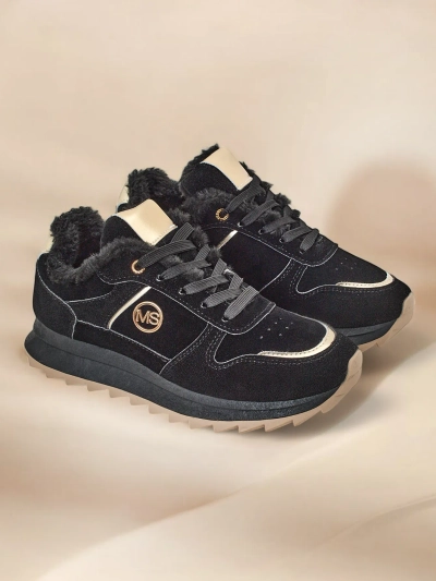 Royalfashion Sneakers pour femmes isolées avec fourrure. Boris
