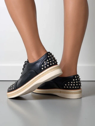Chaussures plates Royalfashion pour femmes ornées de clous Azaldo