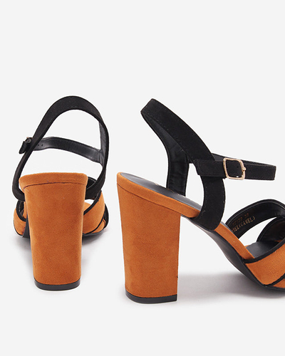 OUTLET Sandales pour femmes de couleur camel sur un poteau Hromm- Footwear