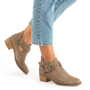 OUTLET Bottes pour femmes marron et grises à talons bas avec découpes Kysselia - Footwear