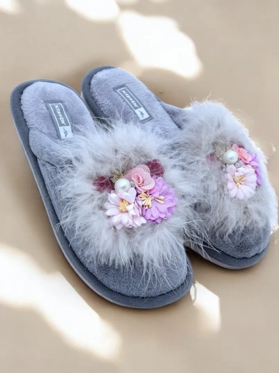 Chaussons en fourrure pour femmes Royalfashion avec fleurs Ederra