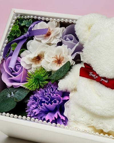 Royalfashion Flowerbox Fleurs dans une boîte avec un ours en peluche