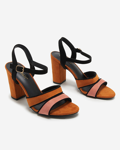 OUTLET Sandales pour femmes de couleur camel sur un poteau Hromm- Footwear