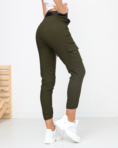 Pantalon cargo isolé vert avec poches - Vêtements