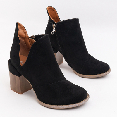 Bottes pour femmes avec découpes en noir Plinara - Chaussures