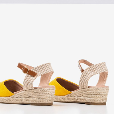 Sandales jaunes sur les espadrilles a'la compensées Pylunia - Chaussures 1