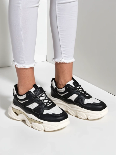 Baskets pour femmes Royalfashion sur une semelle épaisse Lesalli