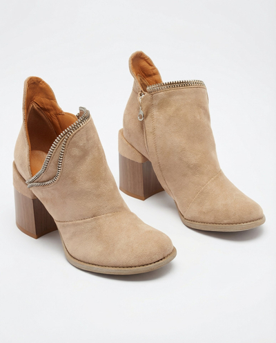 Bottes isolées marron clair pour femmes sur le poteau Mukis - Chaussures