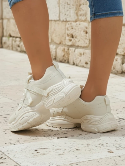 Baskets beiges pour femmes Platina Roma à talons plats en cuir écologique 5 cm