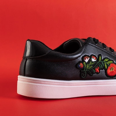 OUTLET Chaussures de sport pour femmes noires avec broderie Monja - Footwear