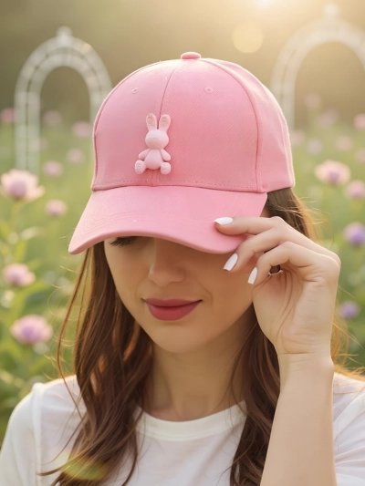 Royalfashion Casquette à visière avec écusson lapin chic
