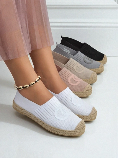 Espadrilles pour femmes Calista Biancha - blanches plates en daim écologique, style italien