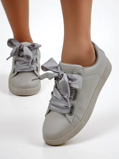 Baskets en éco-cuir Royalfashion pour femmes avec lacets décoratifs Etti