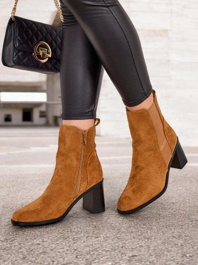 Les bottines pour femme Royalfashion sur un talon épais Enotto