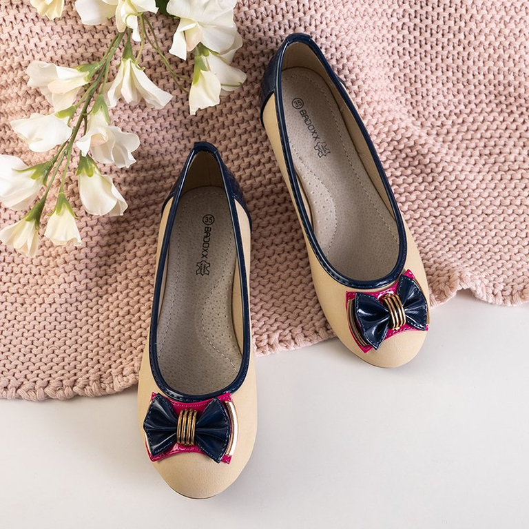 Ballerines fille beiges avec nœud et empiècements bleu marine Motiko - Souliers