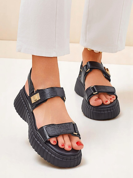 Sandales pour femmes Royalfashion sur une épaisse semelle Aganda