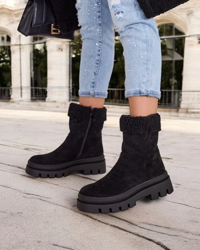 Bottes pour femmes en suédine écologique avec fourrure de la marque Royalfashion Ippoli