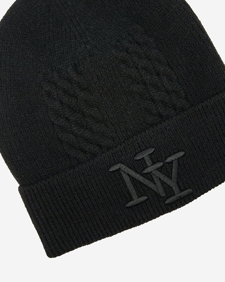 Royalfashion Bonnet noir isolé pour femme