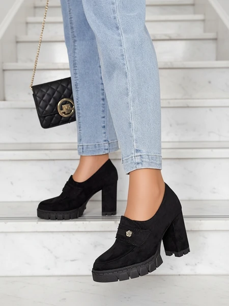 Élégantes Chaussures Noires Anitka en Cuir Écologique