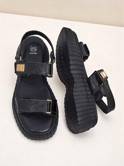 Sandales pour femmes Royalfashion sur une épaisse semelle Aganda