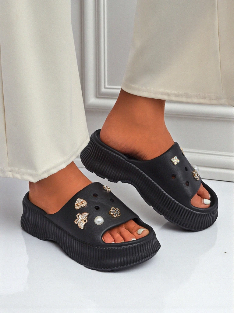 Royalfashion Tongs en caoutchouc pour femmes avec décorations Slash Glam