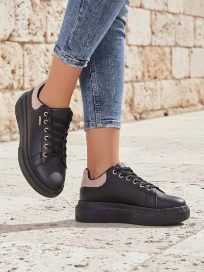 Sneakers pour femmes Callista Royalfashion noires plateformes cuir écologique