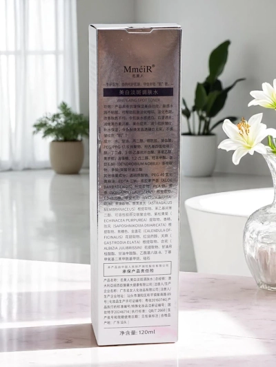 Lotion tonique éclaircissante pour le visage réduisant la décoloration