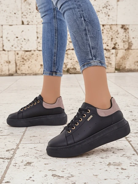 Sneakers pour femmes Callista Royalfashion noires plateformes cuir écologique