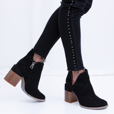 Bottes pour femmes avec découpes en noir Plinara - Chaussures