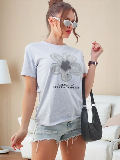 T-shirt en coton pour femmes Royalfashion avec une fleur