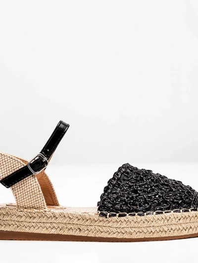 Espadrilles noires pour femmes avec un ajouré Triumf - Footwear