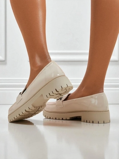 Mocassins pour femmes Atena beiges à talon plat en cuir écologique