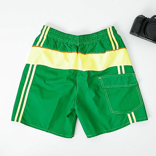 Short de sport vert pour homme avec empiècements jaunes - Vêtements