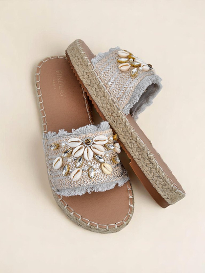 Sandales pour femmes Perseida Royalfashion argentées avec des coquillages sur une semelle plate