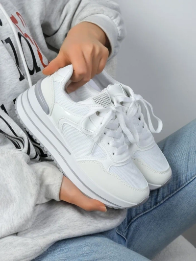 Sneakers de sport pour femmes Royalfashion sur une plateforme Revided