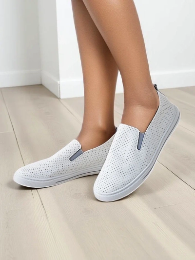 Chaussures à enfiler pour femmes perforées Royalfashion Eppes