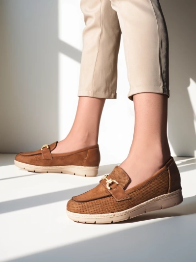Royalfashion Chaussures basses pour femmes avec une décoration sur le bout