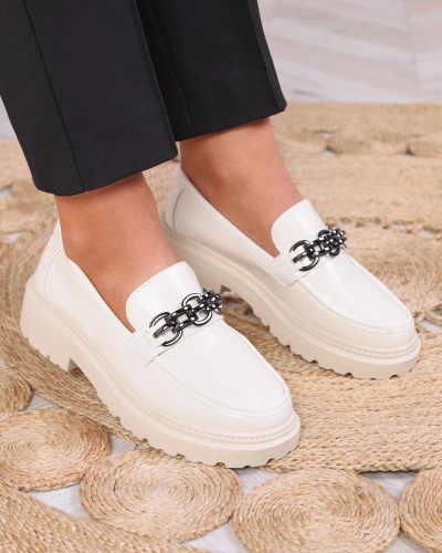 Mocassins laqués pour femme de couleur crème Adolos- Footwear
