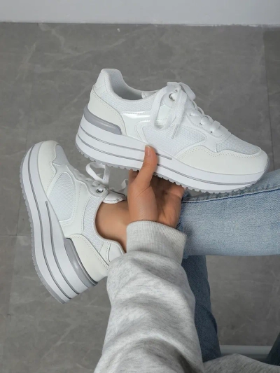Sneakers de sport pour femmes Royalfashion sur une plateforme Revided
