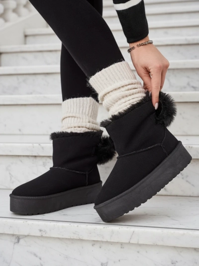 Royalfashion Bottes femmes a'la snow boots en noir Goroggo
