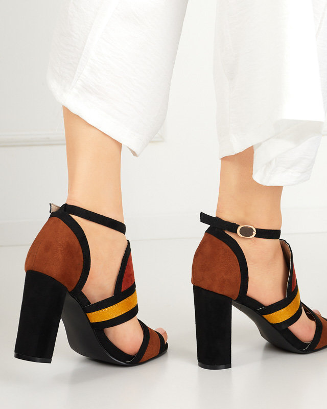 OUTLET Sandales pour femmes colorées sur un poteau avec une teinte brune de Buskiri - Chaussures