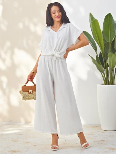 Ensemble Royalfashion pour femmes avec une chemise à manches courtes nouée et un pantalon évasé orné de strass