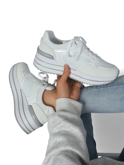 Sneakers de sport pour femmes Royalfashion sur une plateforme Revided