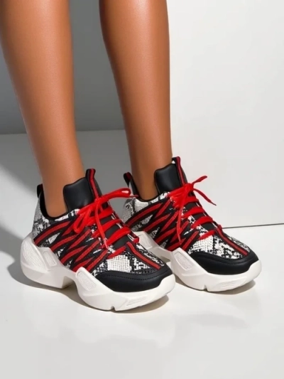 Baskets de sport Royalfashion pour femmes sur une semelle plus épaisse Ivvert