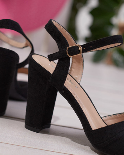 OUTLET Sandales pour femmes sur un poteau en noir Garroti - Chaussures