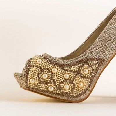 OUTLET Escarpins dorés brillants sur un talon aiguille Prisca - Chaussures