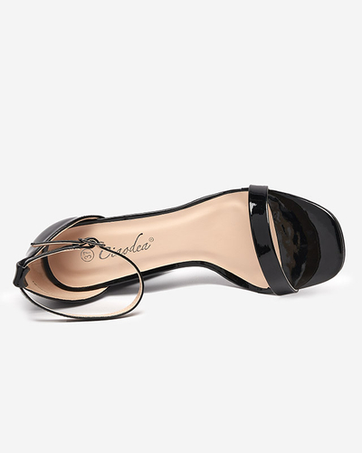 Sandales noires pour femmes sur le poteau par Whopso - Footwear