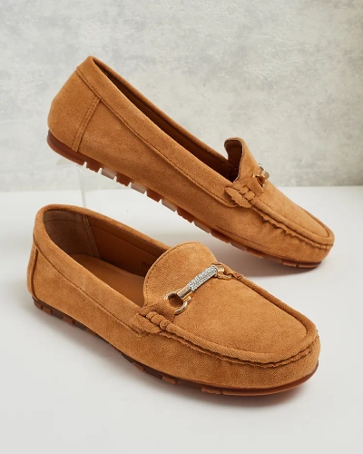 Mocassins pour Femmes Camel Aurelia en Daim avec Ornement - Confort et Style sur Talon Plat