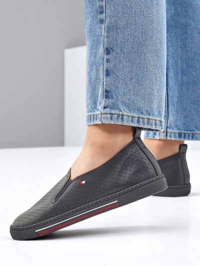 Chaussures féminines à enfiler perforées Royalfashion Vielles